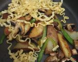 सेगो ऑन अ बेड ऑफ फ्राइड वेजिटेबल्स (Sago On a Bed of Fried Veg) रेसिपी चरण 2 फोटो