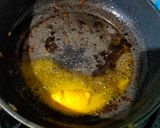 Foto langkah ke 3 dari resep Telor ceplok saus tiram.