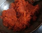 A picture of step 2 of Gajar Halwa.