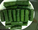 Hình bước làm 3 của món THỊT BÒ BĂM SA TẾ CUỘN LÁ LỐT NƯỚNG