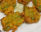 A picture of step 4 of Piyaz Koli (Onion Flower Stalks) Bhela Bhaja.