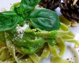 Foto del paso 4 de la receta: Pesto de albahaca con piñones y nidos de espinaca