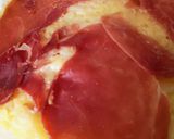 Foto del paso 1 de la receta: Tortica de yuca con jamón serrano