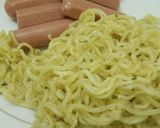 Foto langkah ke 1 dari resep Mie Gulung Sosis.