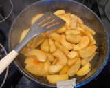 Une image de l'étape 3 de Crumble de pain d’épices et noisettes aux pommes 🍎.