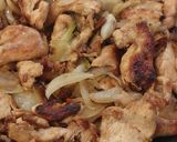 Une image de l'étape 7 de Poulet aux oignons.