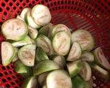 Hình bước làm 2 của món Cà bung