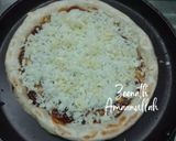 A picture of step 3 of Instant Cheesy Pan Pizza.