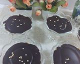 A picture of step 3 of Pista custard pudding with almond chocolate pudding.
