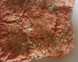 Foto del paso 2 de la receta: Hamburguesas de carne pimientos y cebolleta