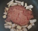 A picture of step 2 of My Steak & Onion wrap with a Tennessee whisky Beef Sauce.😊.