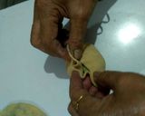 A picture of step 3 of Sunflower potato paratha.