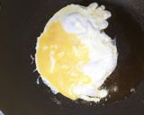 A picture of step 1 of Mie goreng jawa.