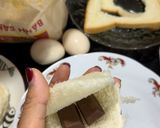 Hình bước làm 2 của món Bánh Rán Giòn Nhân Socola & Phô Mai Siêu Dễ Từ Sandwich