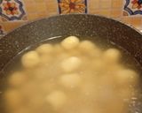 Foto del passaggio 3 della ricetta Gnocchi ripieni allo speck, conditi con crema di asparagi selvatici