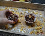 A picture of step 5 of Chocolate Crispy Cakes کاپ کیک کورن فلکس.