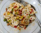 Foto langkah ke 4 dari resep Seblak Kerupuk Campur Mie Instan.
