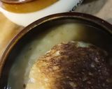Une image de l'étape 2 de Soupe à l'oignon gratinée.