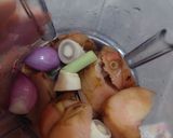 Foto langkah ke 2 dari resep Ayam goreng lengkuas.