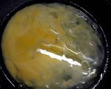 A picture of step 2 of Spinach cheese omellete.