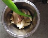 A picture of step 2 of Methi Thepla.
