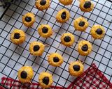 Foto langkah ke 8 dari resep Thumbrint Cookies.