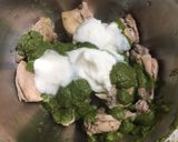 A picture of step 2 of Chicken Hariyali.