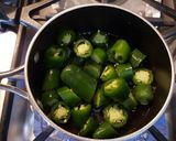 Foto del paso 3 de la receta: Salsa de tomates verdes con aguacate