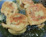 A picture of step 7 of Batata Vada.