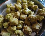 A picture of step 3 of Basanti kadhi pakodas.