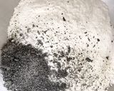 Foto langkah ke 1 dari resep Black Sesame Wholemeal Bread Loaf.