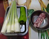 青椒香腸炒茭白筍(簡單料理)的食譜步驟1照片