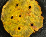 A picture of step 2 of Mint Thalipeeth.