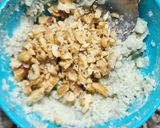 Foto del paso 7 de la receta: Muslitos de pollo deshuesados, rellenos de roquefort y nuez