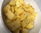 Foto del paso 1 de la receta: Patatas fritas con aderezo