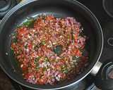 Foto del paso 2 de la receta: Guiso marinero de garbanzos con bacalao y langostinos