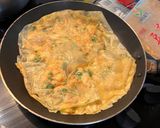 A picture of step 5 of Crispy Golden Prawn Pancake.