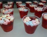 Foto del paso 3 de la receta: Gelatina con frutas y marshmallow