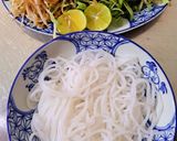 A picture of step 9 of Bún riêu cua with crispy pork fat.
