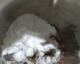 A picture of step 1 of Chocolate milkshake with cream.