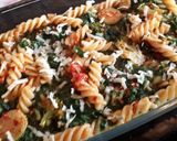 A picture of step 10 of Yoghurt fusilli pasta in spinach puree.