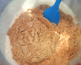 Foto del paso 4 de la receta: Bizcocho de galletas Digestive y trocitos de chocolate