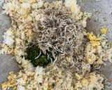 Foto langkah ke 4 dari resep Nasi goreng teri Cabai hijau.