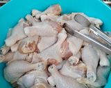 รูปขั้นตอนการทำที่ 1 ของ น่องไก่ทอดน้ำปลา