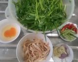 Foto langkah ke 1 dari resep Cah kangkung ayam suir (debm).