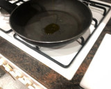 Foto del paso 4 de la receta: Quiche de masa de hojaldre con lacón y queso