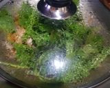 Foto langkah ke 3 dari resep Oseng Bayam Telur Jamur.