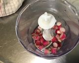 Une image de l'étape 3 de Pavés de saumon à l'aneth, crème de poivrons et radis.