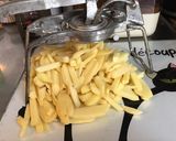 Une image de l'étape 2 de Bâtonnets de pommes de terre charlotte aux herbes aromatiques et tomates séchées.