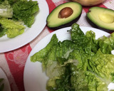 Foto del paso 1 de la receta: Palta rellena con pasta de huevo de entrada